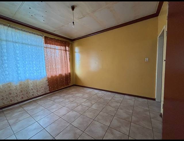 2 BEDROOM FLAT FOR SALE IN VEREENIGING CENTRAL